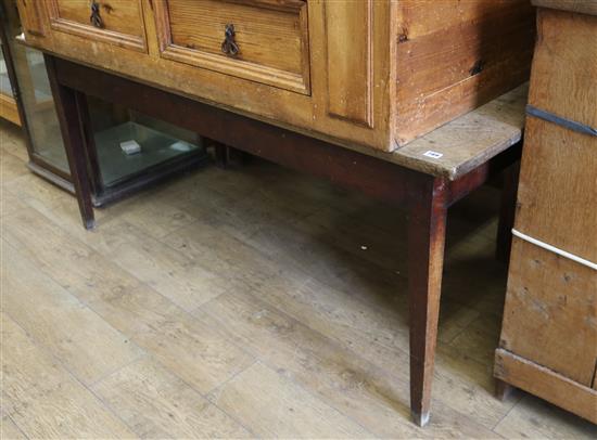 An oak farmhouse table W.169cm